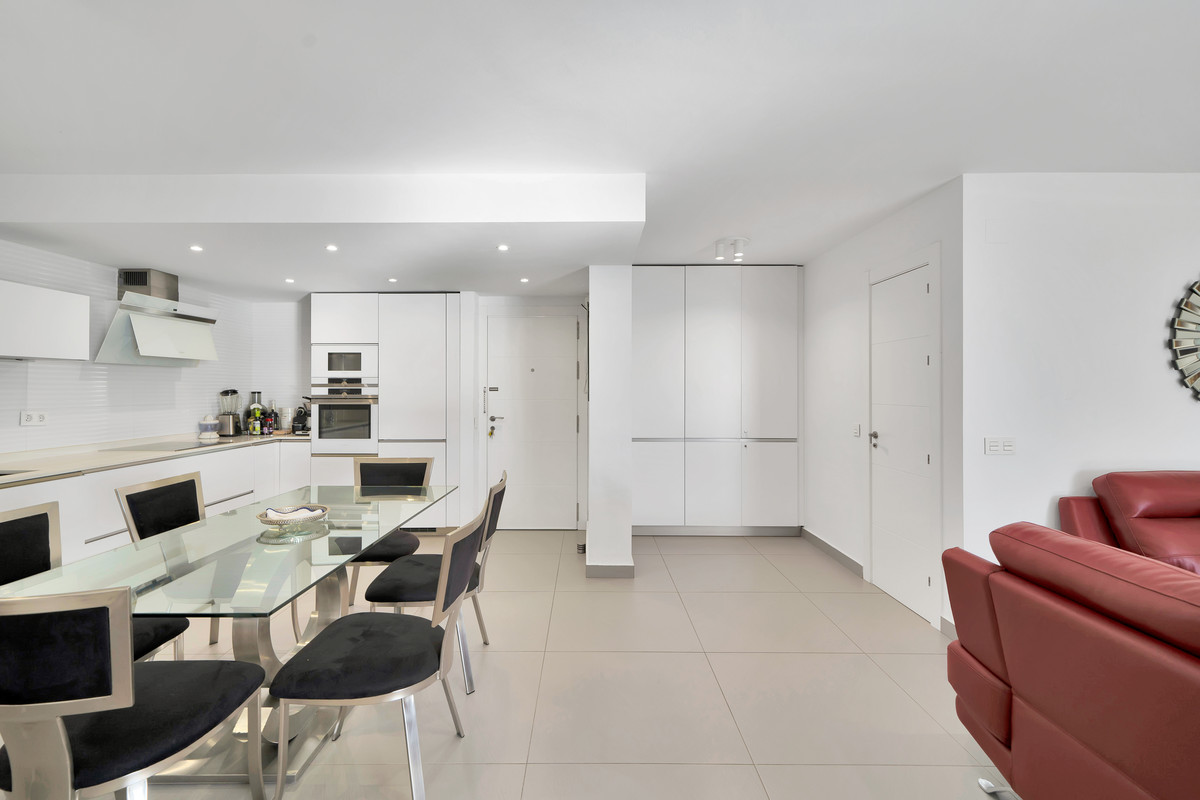 Se vende Apartamento Planta Media de 2 dormitorios en Costa Del Sol, Málaga, España