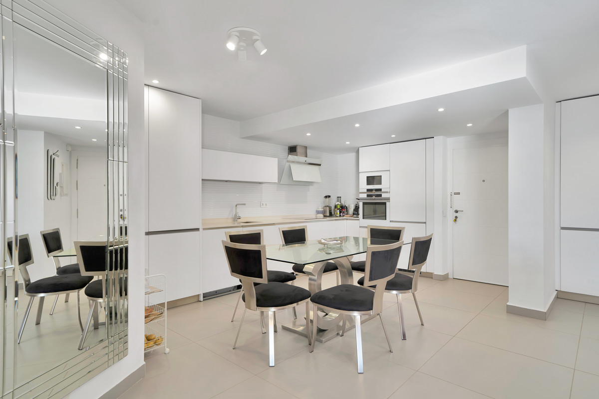 Se vende Apartamento Planta Media de 2 dormitorios en Costa Del Sol, Málaga, España