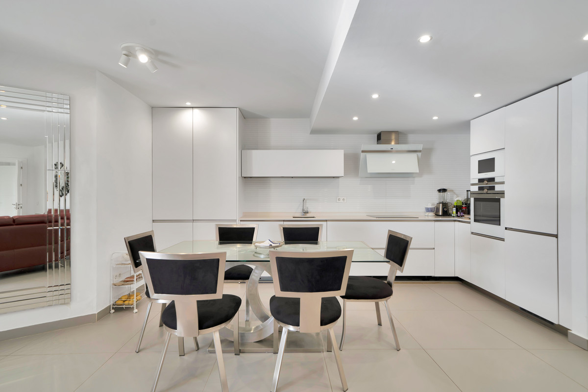 Se vende Apartamento Planta Media de 2 dormitorios en Costa Del Sol, Málaga, España