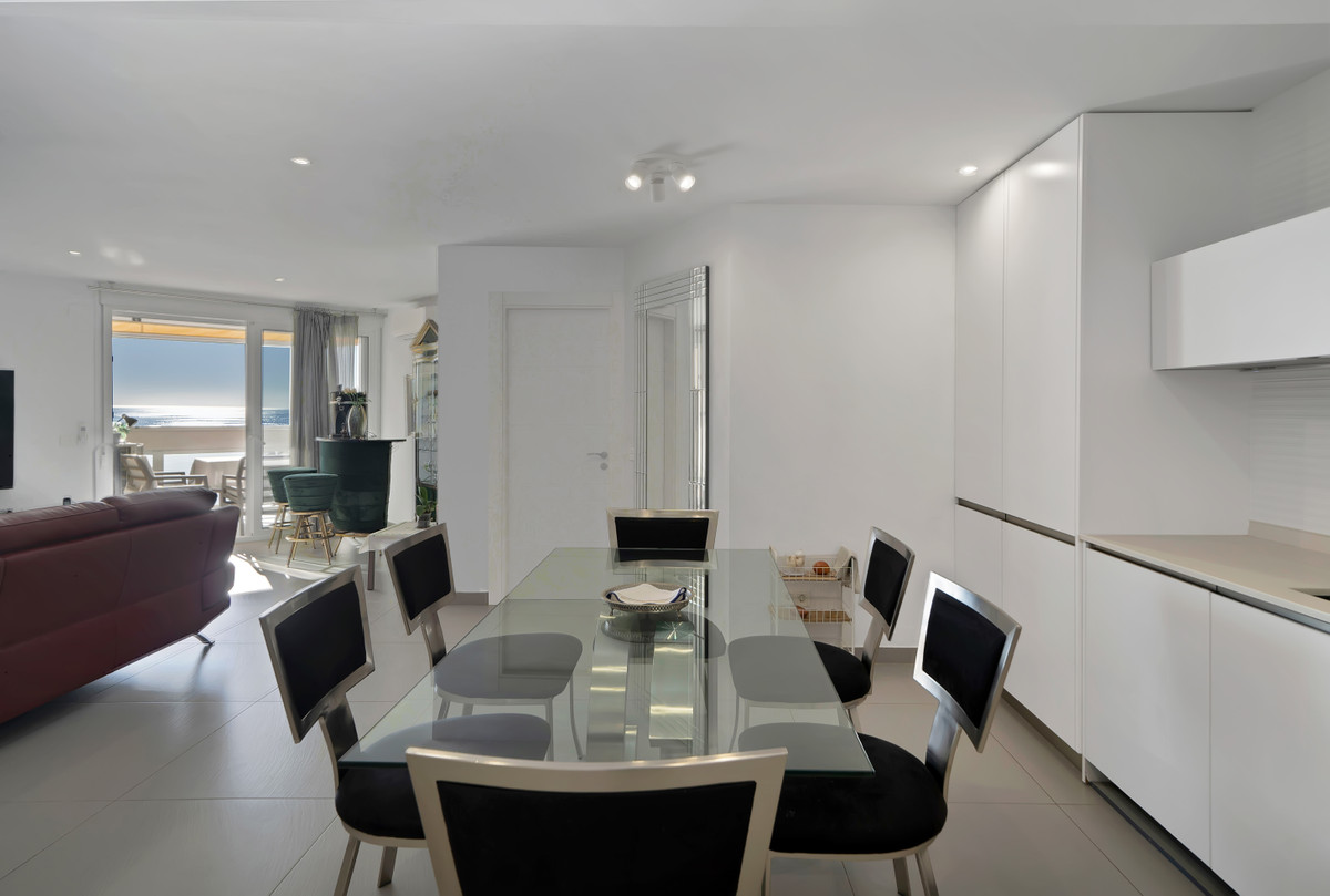 Se vende Apartamento Planta Media de 2 dormitorios en Costa Del Sol, Málaga, España