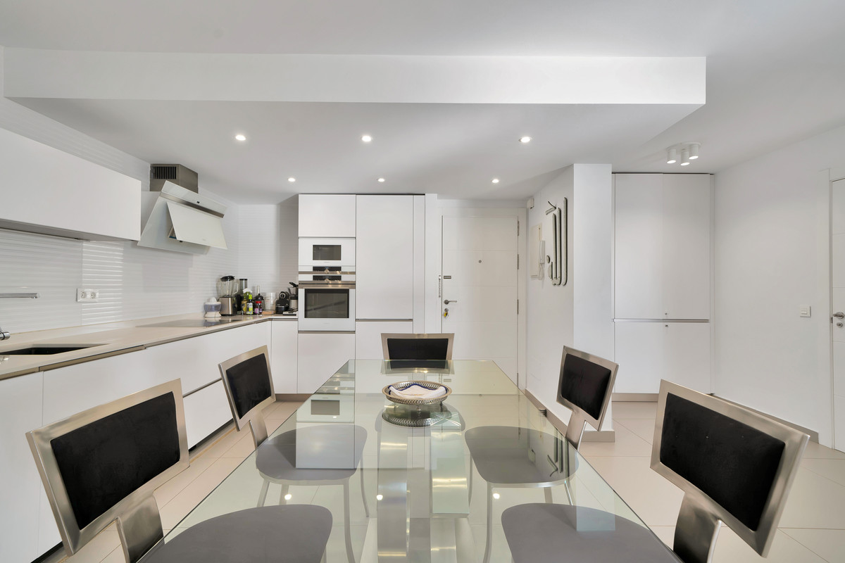 Se vende Apartamento Planta Media de 2 dormitorios en Costa Del Sol, Málaga, España