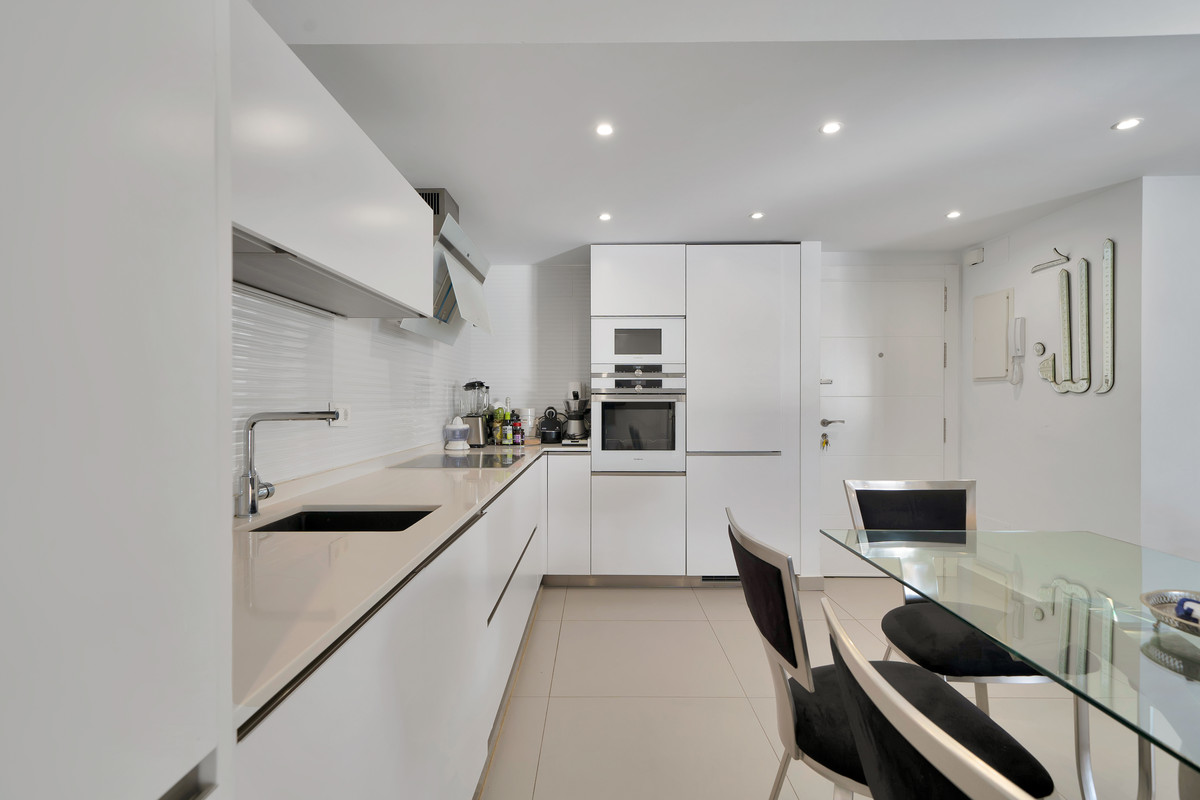 Se vende Apartamento Planta Media de 2 dormitorios en Costa Del Sol, Málaga, España