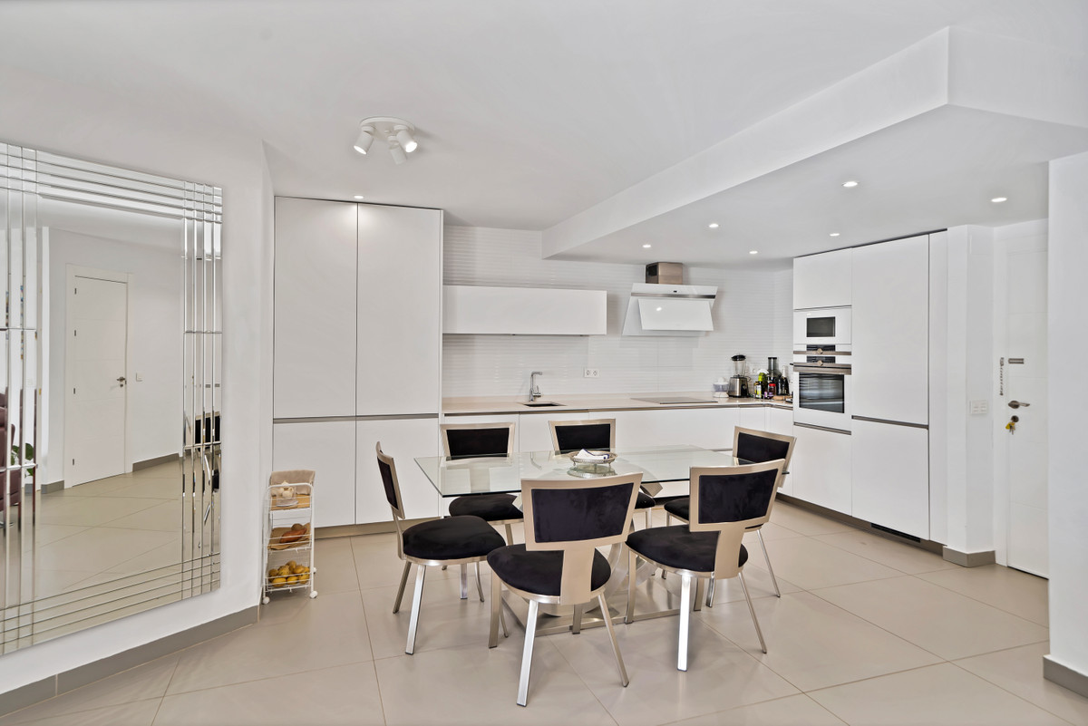 Se vende Apartamento Planta Media de 2 dormitorios en Costa Del Sol, Málaga, España