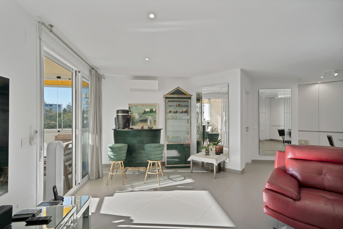 Se vende Apartamento Planta Media de 2 dormitorios en Costa Del Sol, Málaga, España