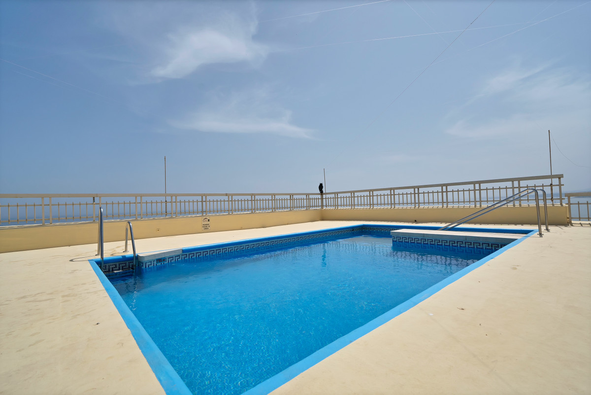 Se vende Apartamento Planta Media de 2 dormitorios en Costa Del Sol, Málaga, España