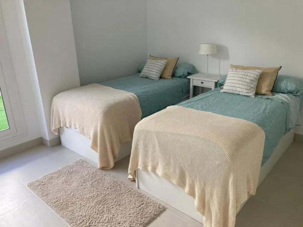 Se vende Apartamento Planta Baja de 3 dormitorios en Costa Del Sol, Cadiz, España