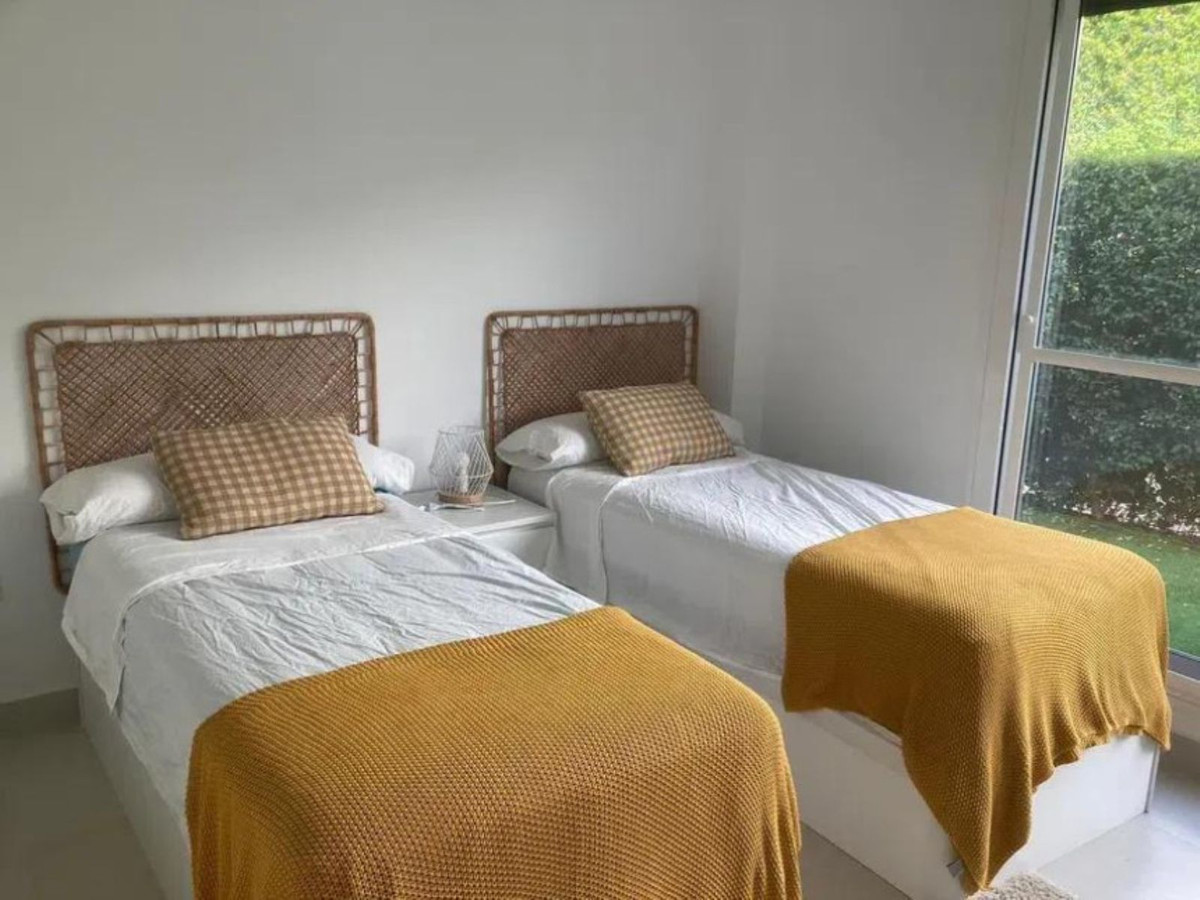 Se vende Apartamento Planta Baja de 3 dormitorios en Costa Del Sol, Cadiz, España