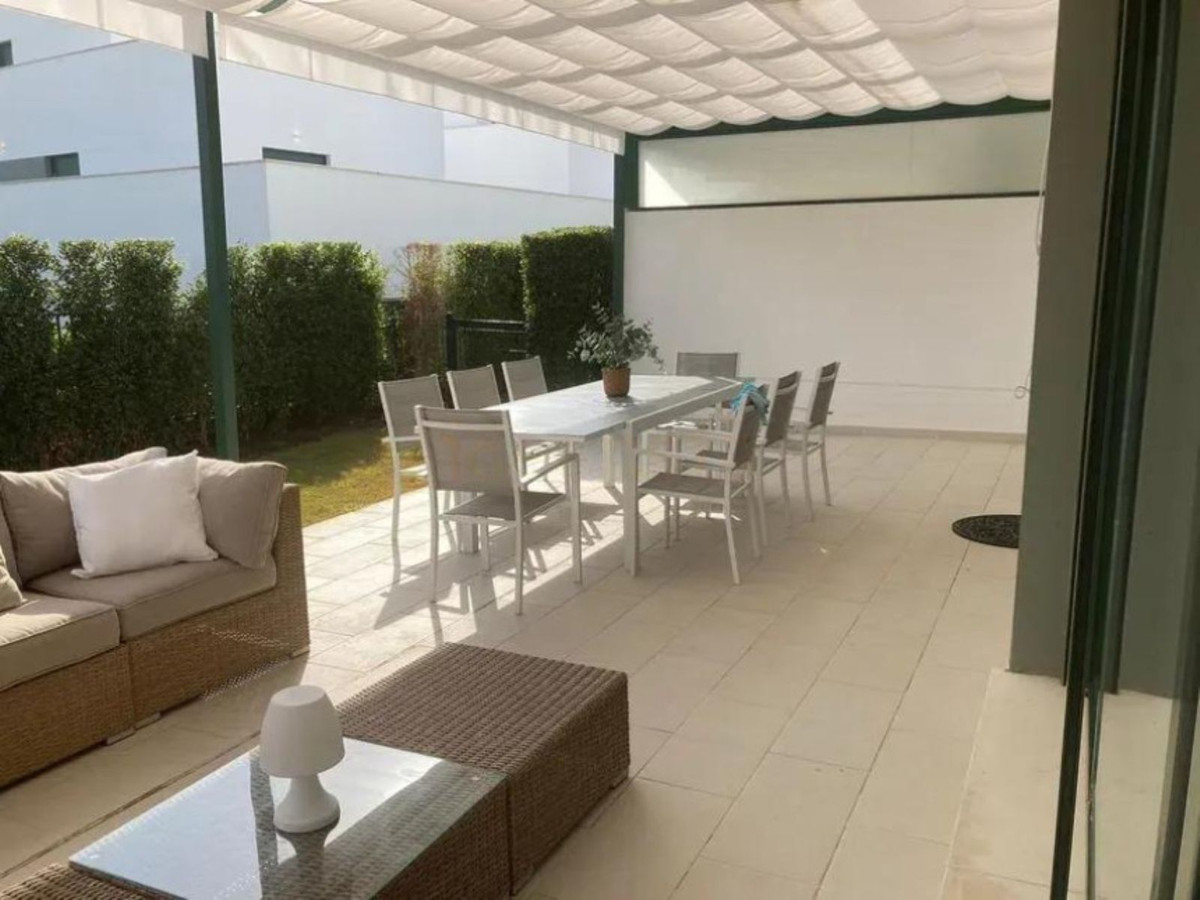 Se vende Apartamento Planta Baja de 3 dormitorios en Costa Del Sol, Cadiz, España