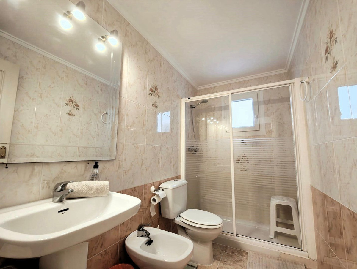 Se vende Apartamento Planta Media de 2 dormitorios en Costa Blanca, Alicante, España