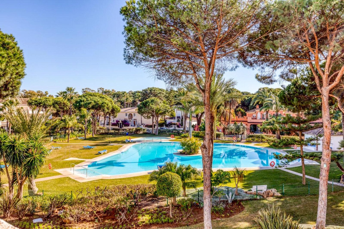 2 Bed Apartment for sale in El Presidente Costa Del Sol, Málaga, Spain