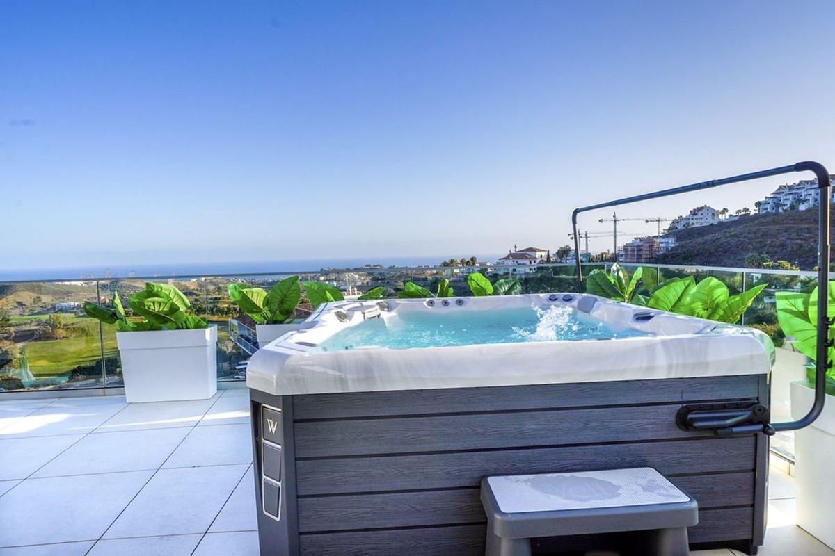 2 Bed Apartment for sale in Calanova Golf Costa Del Sol, Málaga, Spain
