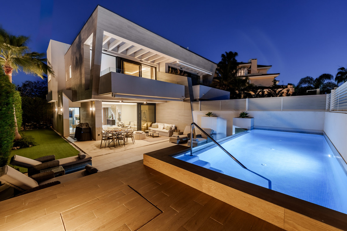 5 Bed Townhouse for sale in Puerto Banús Costa Del Sol, Málaga, Spain