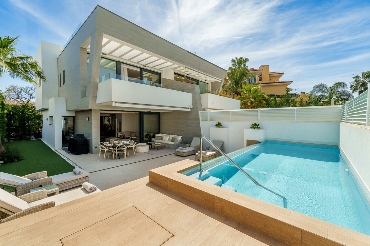 5 Bed Townhouse for sale in Puerto Banús Costa Del Sol, Málaga, Spain