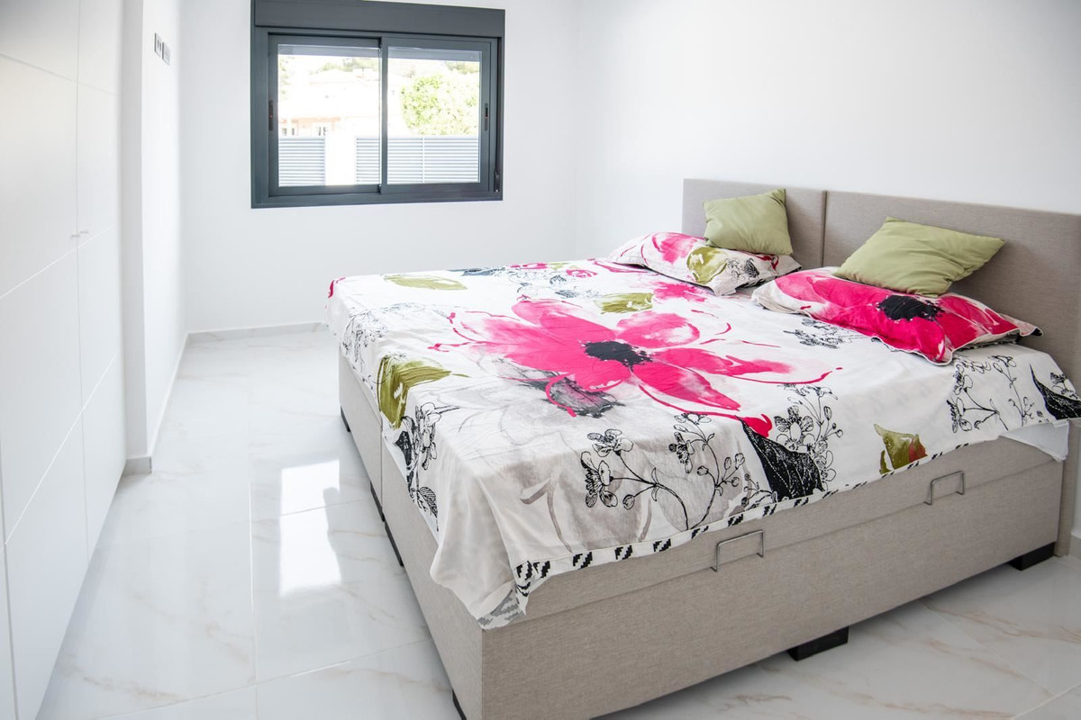 Se vende Villa - Chalet de 3 dormitorios en Costa Blanca, Alicante, España