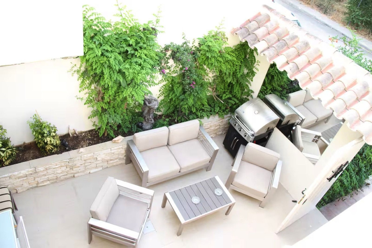 5 Bed Townhouse for sale in Nueva Andalucía Costa Del Sol, Málaga, Spain