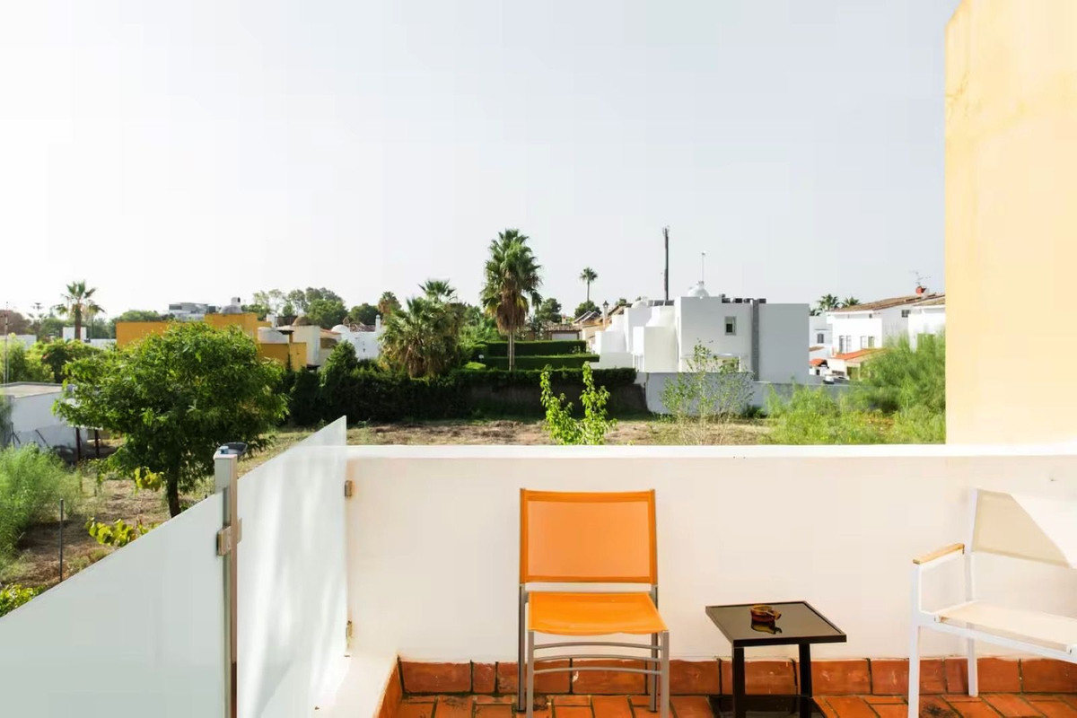 5 Bed Townhouse for sale in Nueva Andalucía Costa Del Sol, Málaga, Spain