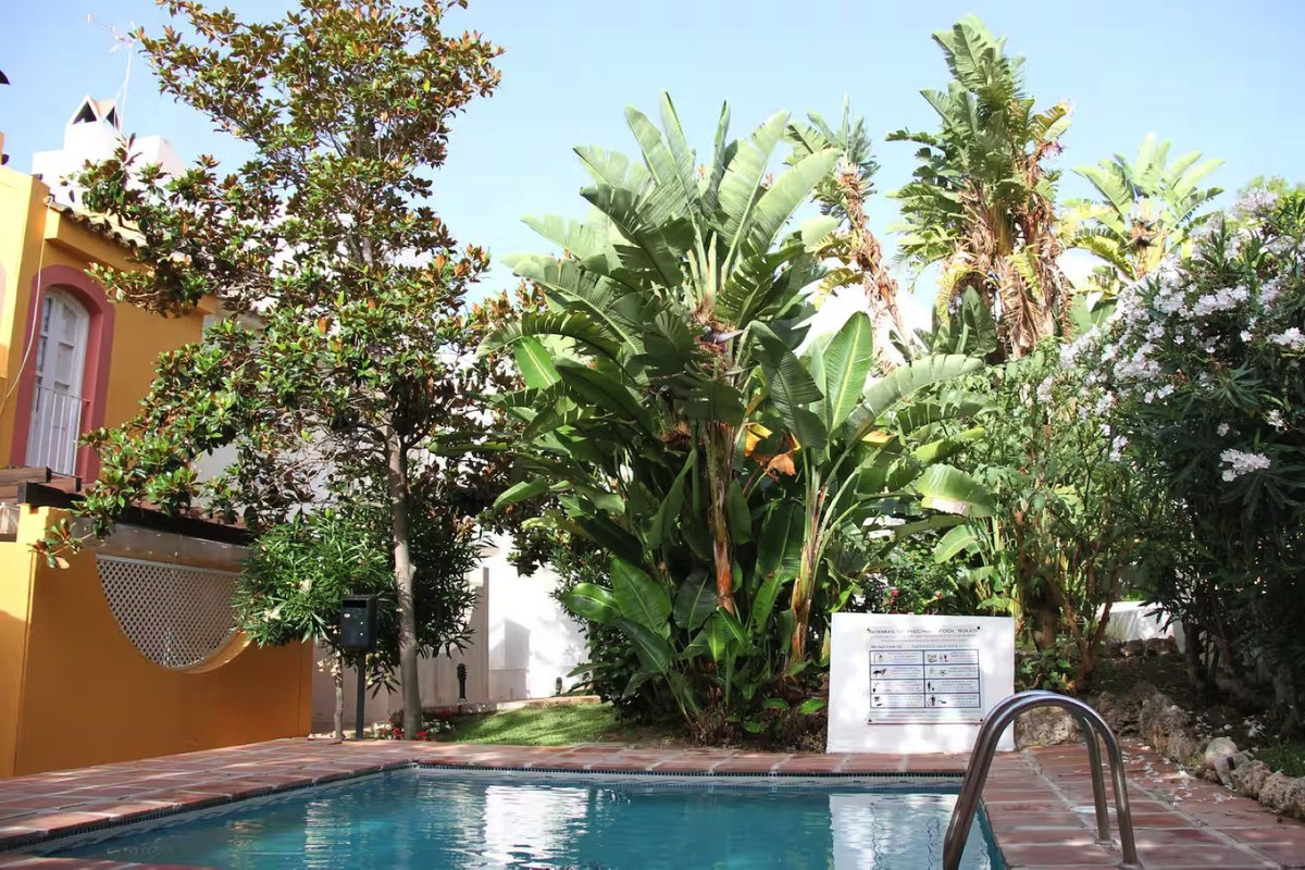 5 Bed Townhouse for sale in Nueva Andalucía Costa Del Sol, Málaga, Spain