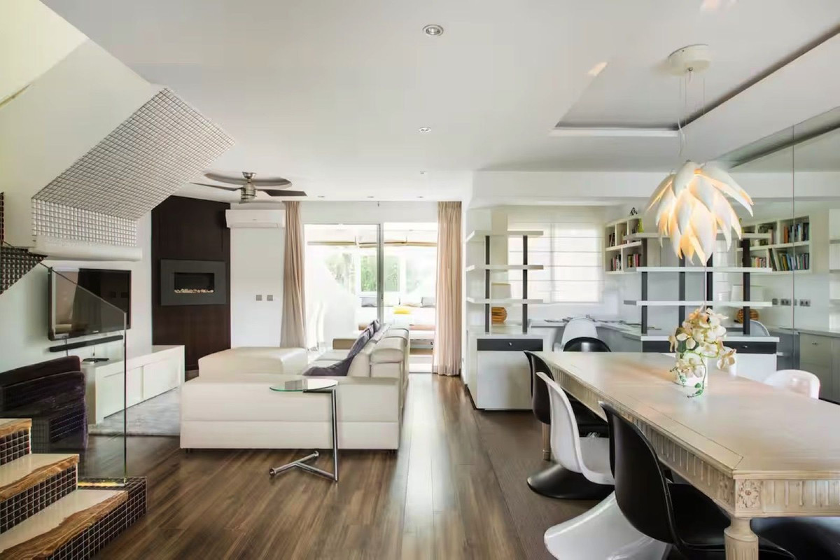 5 Bed Townhouse for sale in Nueva Andalucía Costa Del Sol, Málaga, Spain