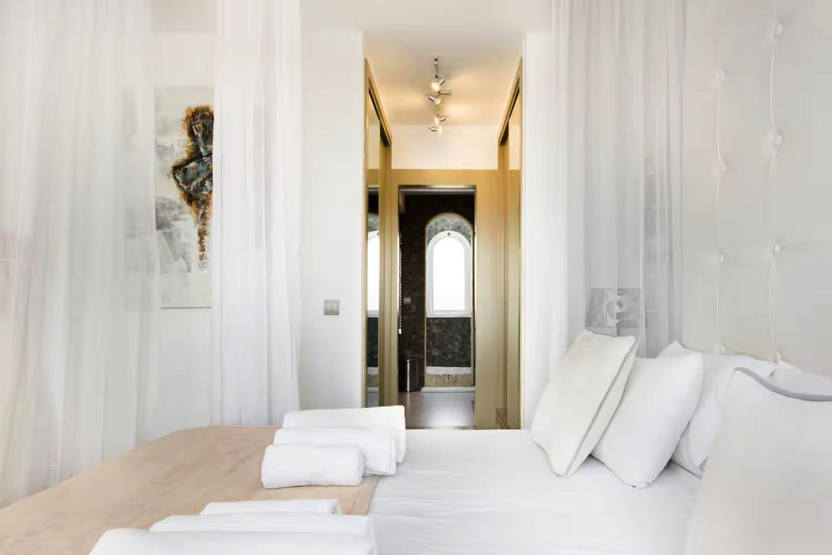 5 Bed Townhouse for sale in Nueva Andalucía Costa Del Sol, Málaga, Spain