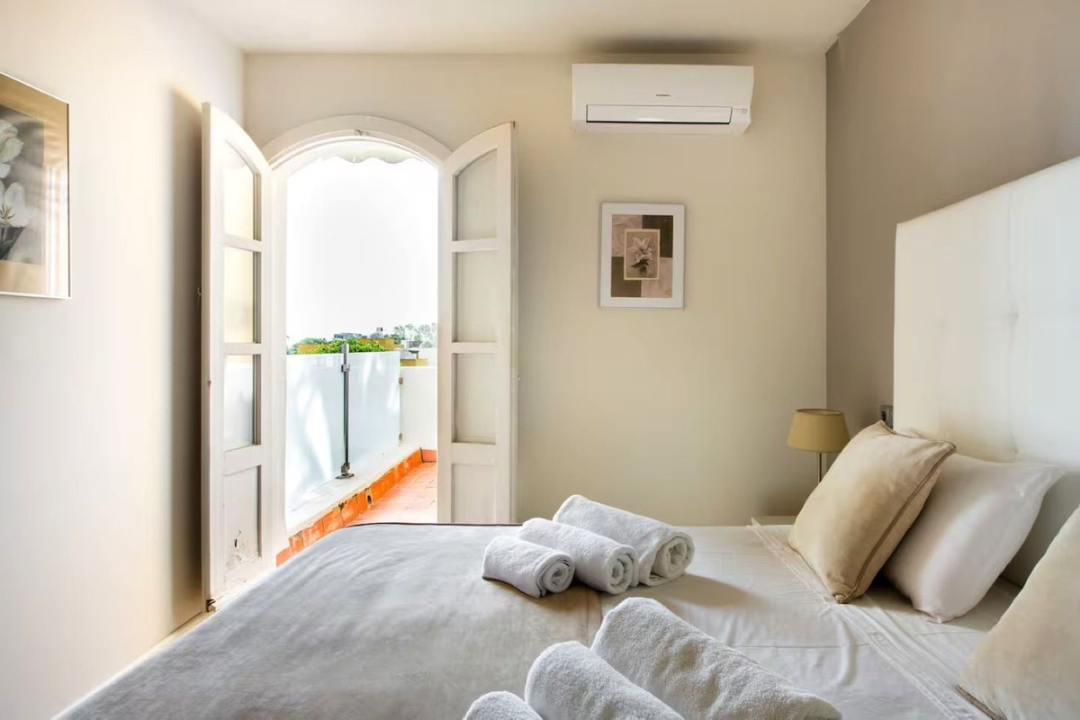 5 Bed Townhouse for sale in Nueva Andalucía Costa Del Sol, Málaga, Spain