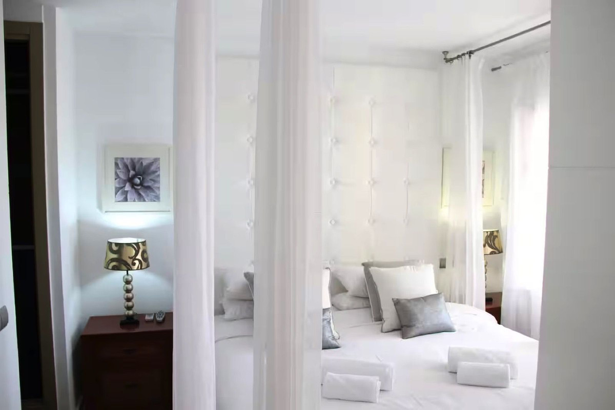 5 Bed Townhouse for sale in Nueva Andalucía Costa Del Sol, Málaga, Spain