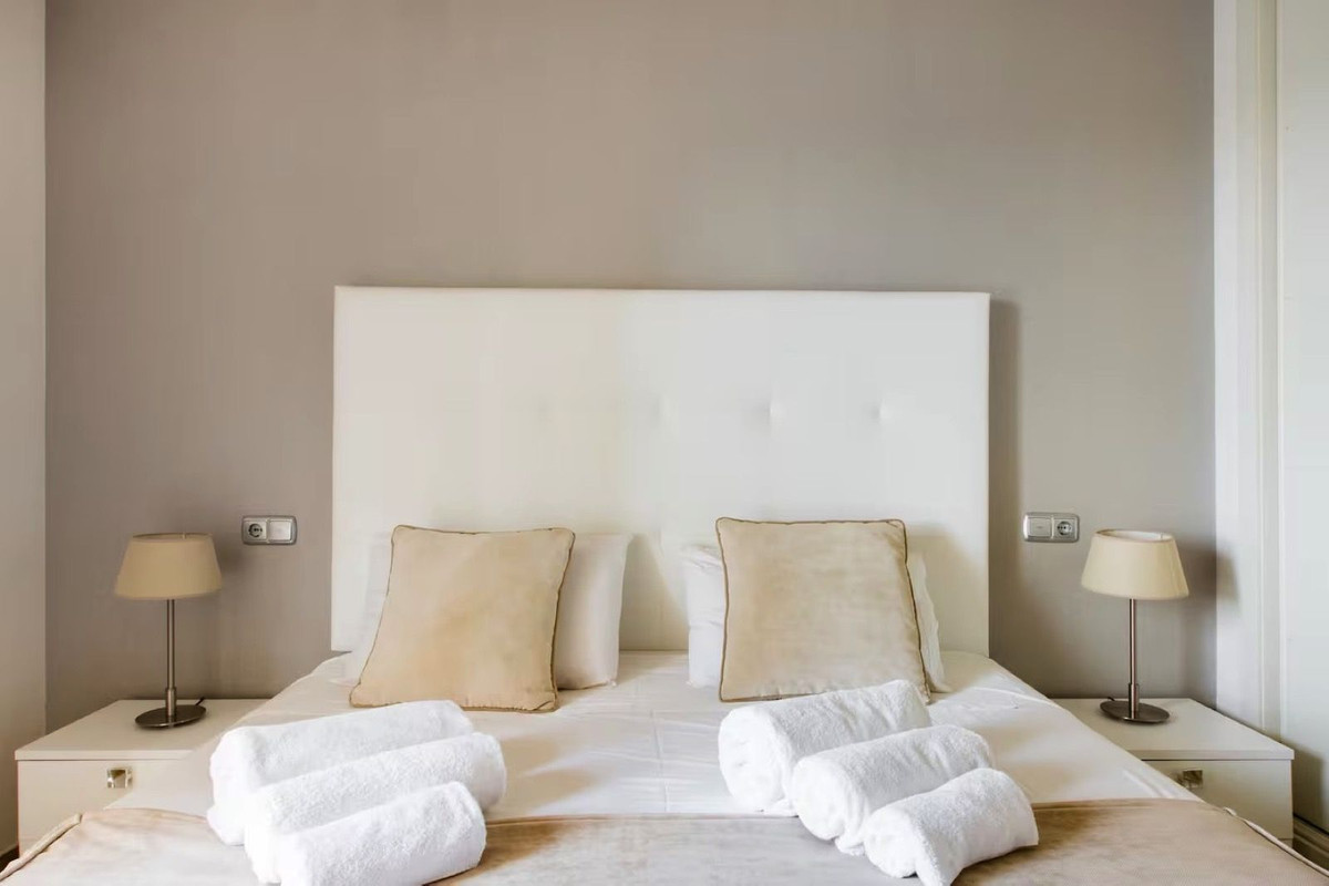 5 Bed Townhouse for sale in Nueva Andalucía Costa Del Sol, Málaga, Spain