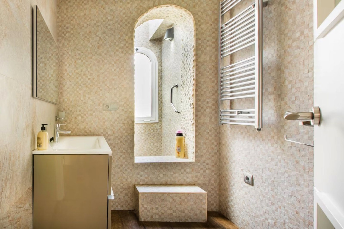 5 Bed Townhouse for sale in Nueva Andalucía Costa Del Sol, Málaga, Spain