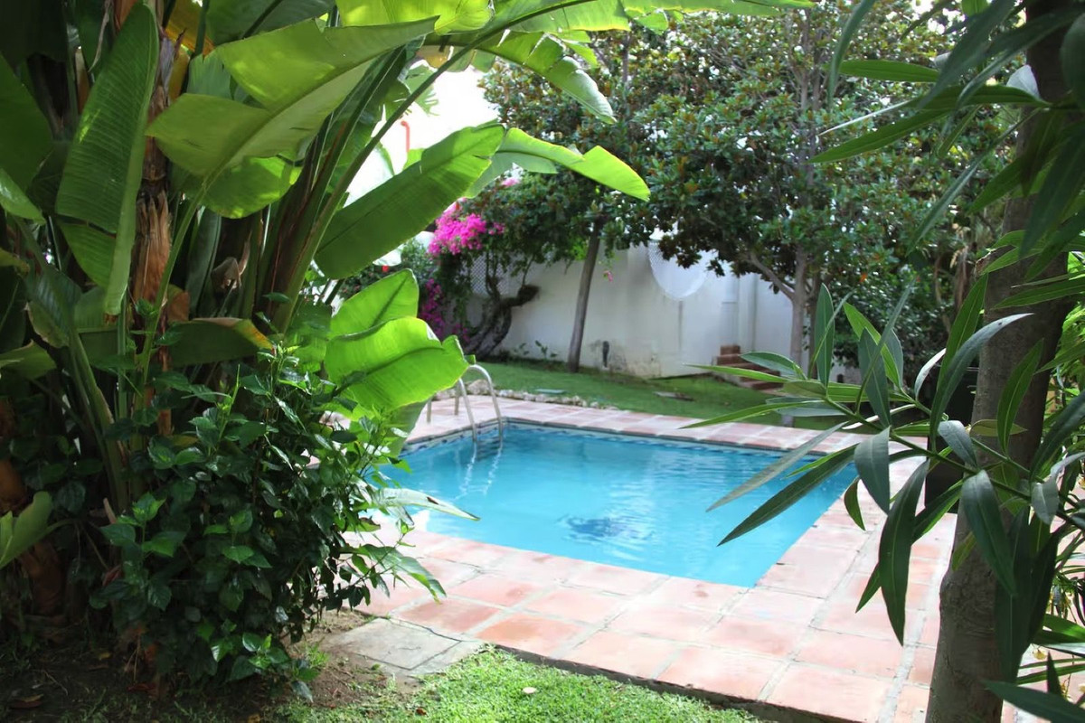 5 Bed Townhouse for sale in Nueva Andalucía Costa Del Sol, Málaga, Spain