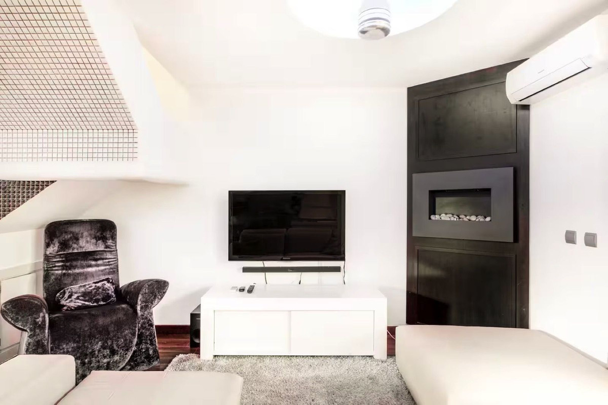 5 Bed Townhouse for sale in Nueva Andalucía Costa Del Sol, Málaga, Spain