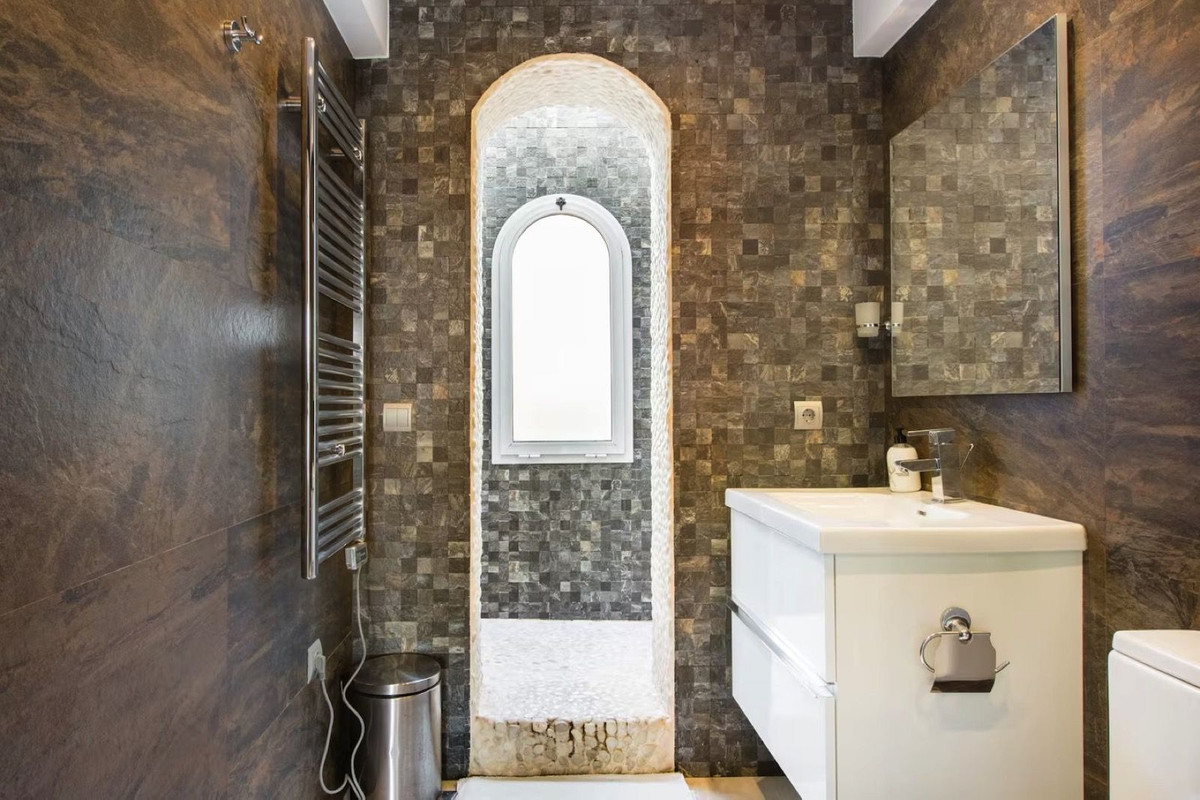 5 Bed Townhouse for sale in Nueva Andalucía Costa Del Sol, Málaga, Spain