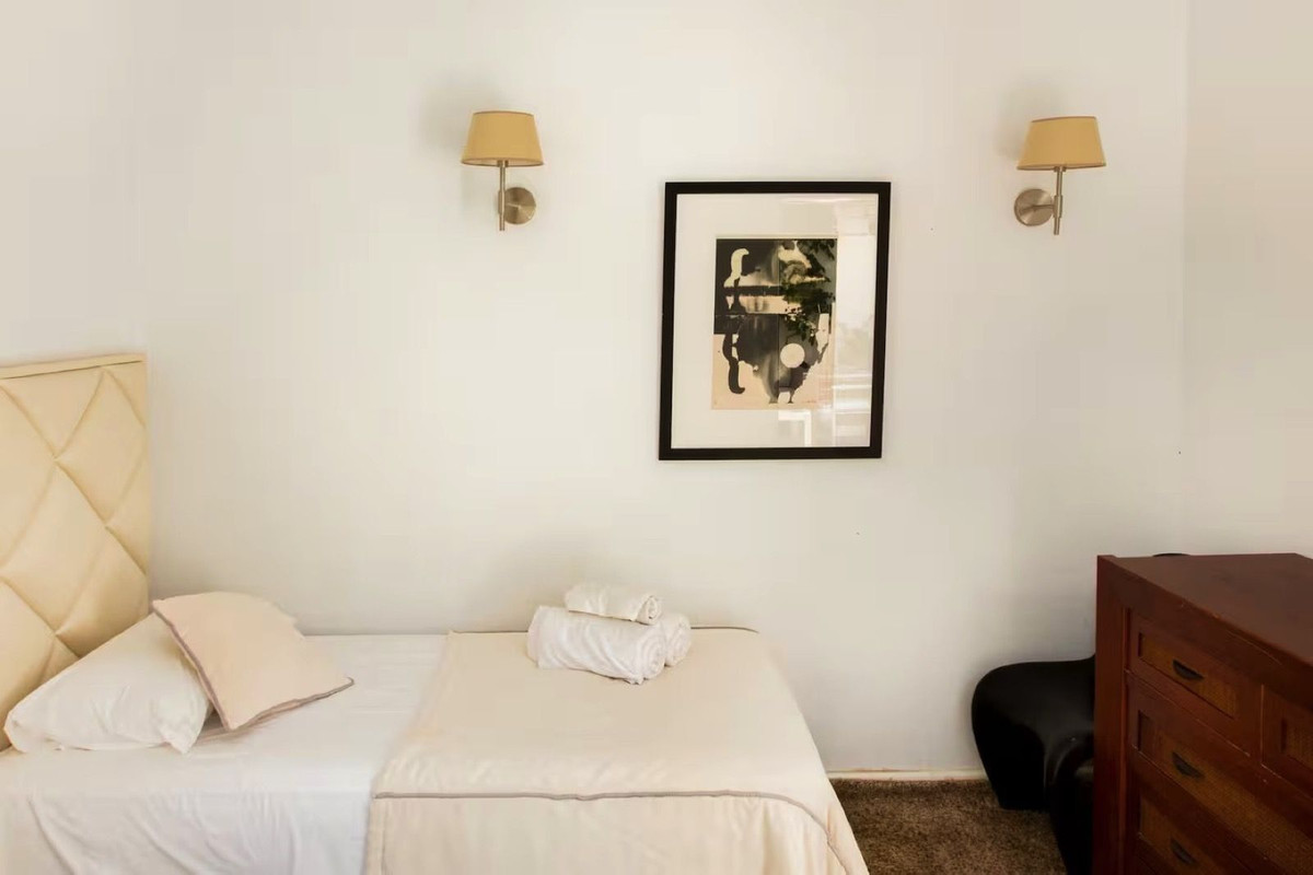 5 Bed Townhouse for sale in Nueva Andalucía Costa Del Sol, Málaga, Spain