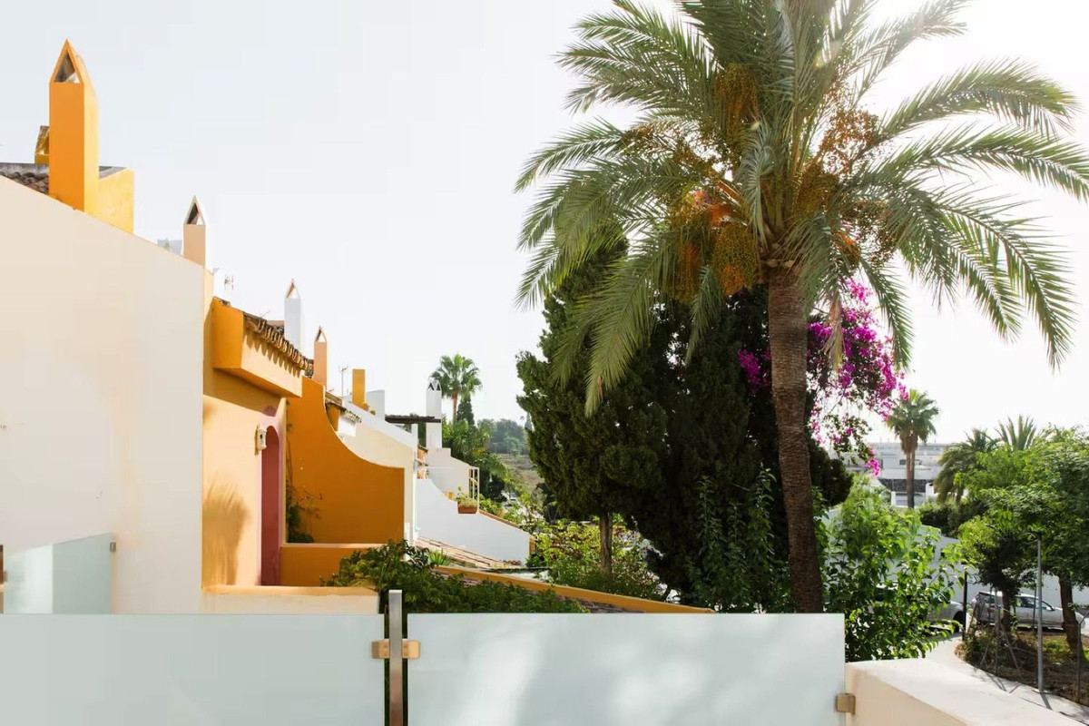 5 Bed Townhouse for sale in Nueva Andalucía Costa Del Sol, Málaga, Spain