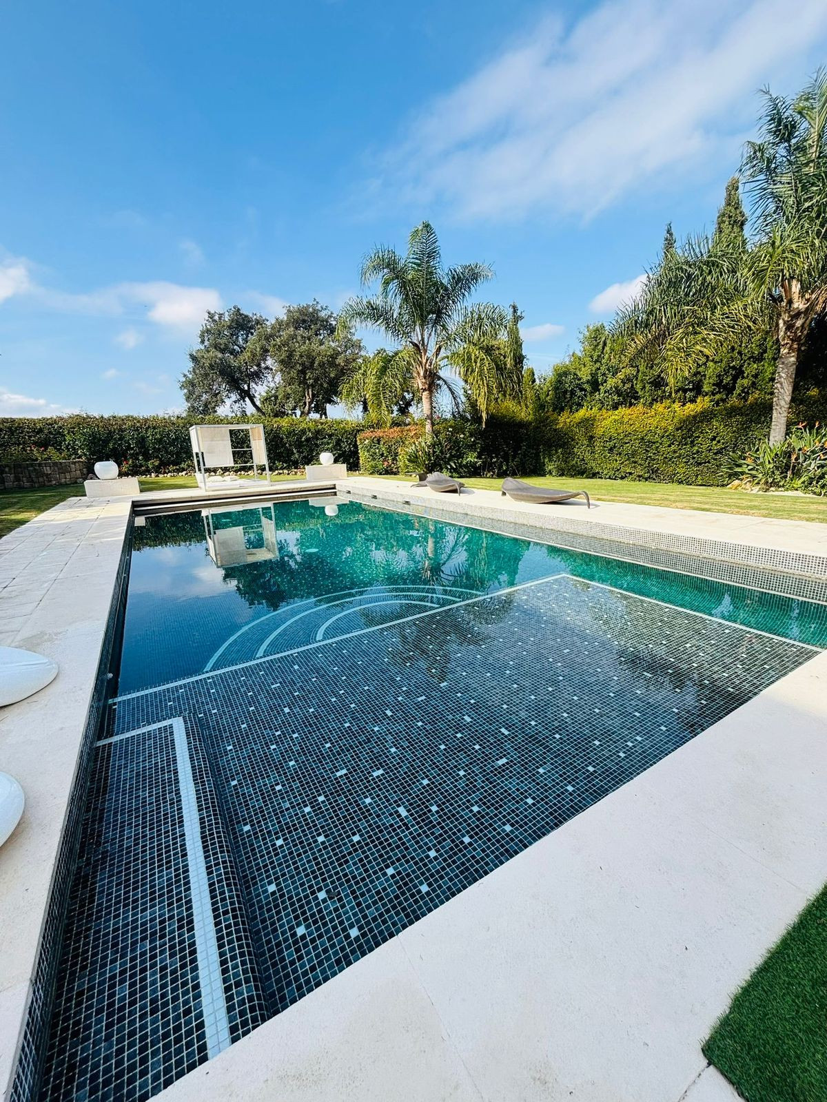 Se vende Villa - Chalet de 6 dormitorios en Costa Del Sol, Cadiz, España