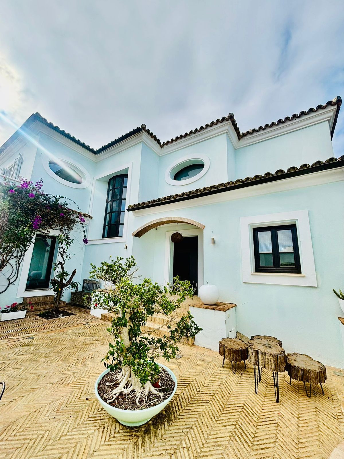 Se vende Villa - Chalet de 6 dormitorios en Costa Del Sol, Cadiz, España