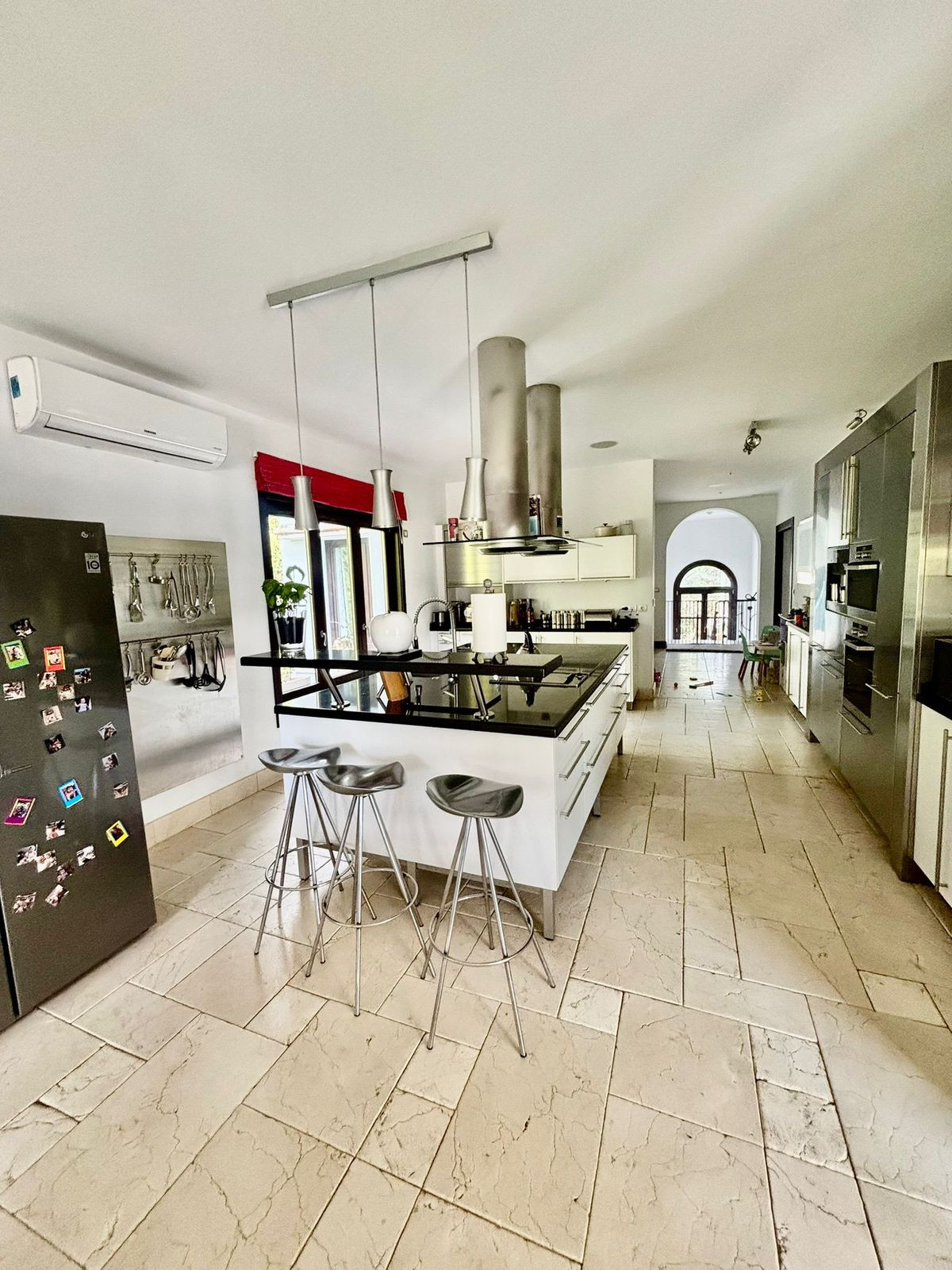 Se vende Villa - Chalet de 6 dormitorios en Costa Del Sol, Cadiz, España