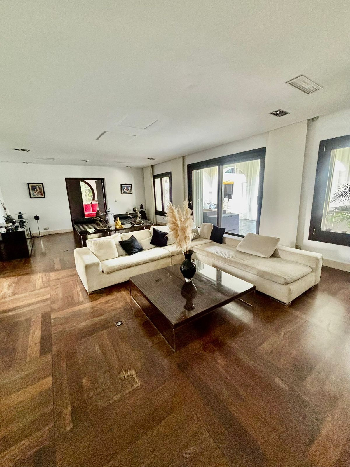 Se vende Villa - Chalet de 6 dormitorios en Costa Del Sol, Cadiz, España