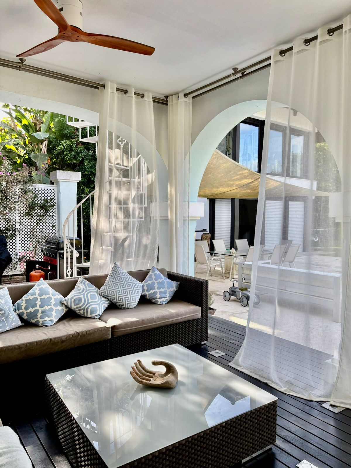 Se vende Villa - Chalet de 6 dormitorios en Costa Del Sol, Cadiz, España