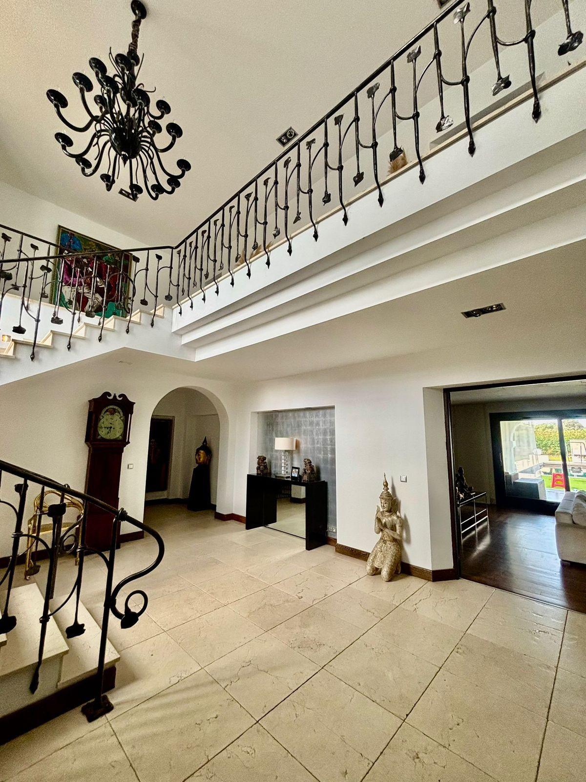 Se vende Villa - Chalet de 6 dormitorios en Costa Del Sol, Cadiz, España