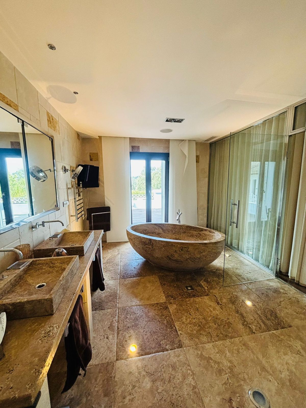 Se vende Villa - Chalet de 6 dormitorios en Costa Del Sol, Cadiz, España