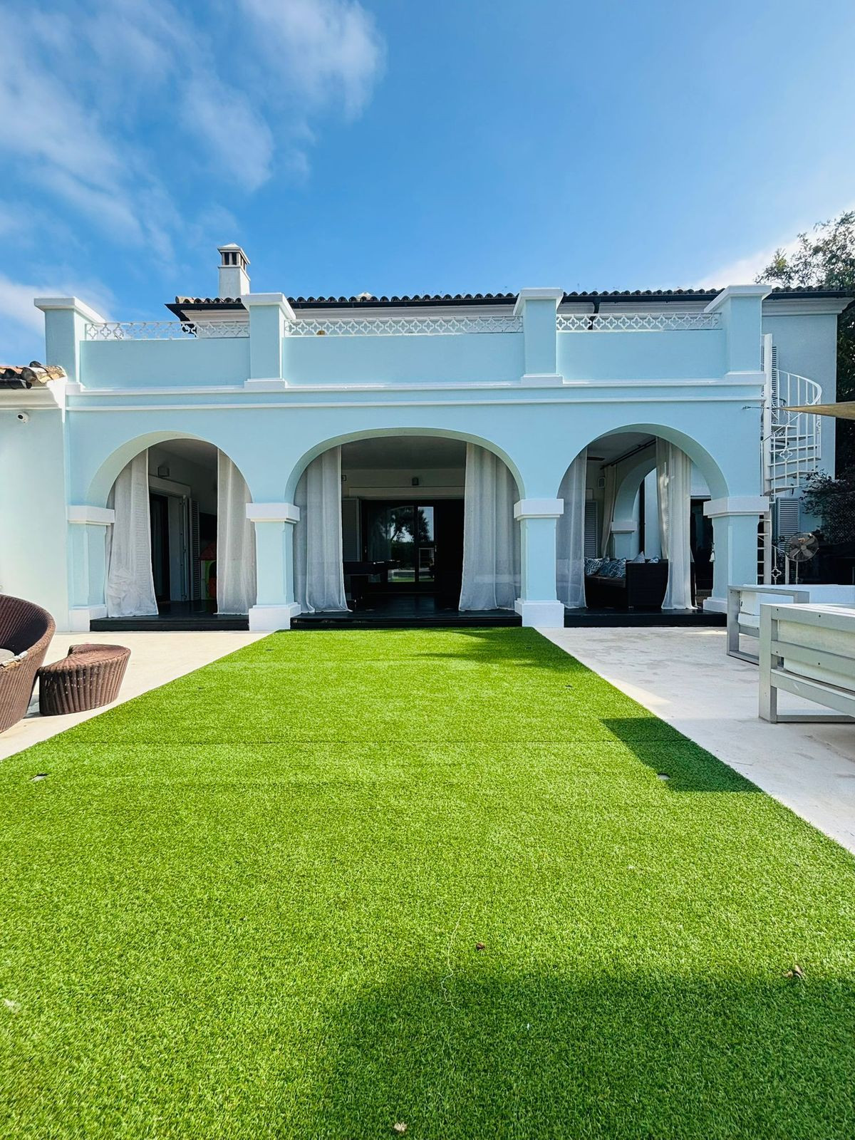 Se vende Villa - Chalet de 6 dormitorios en Costa Del Sol, Cadiz, España