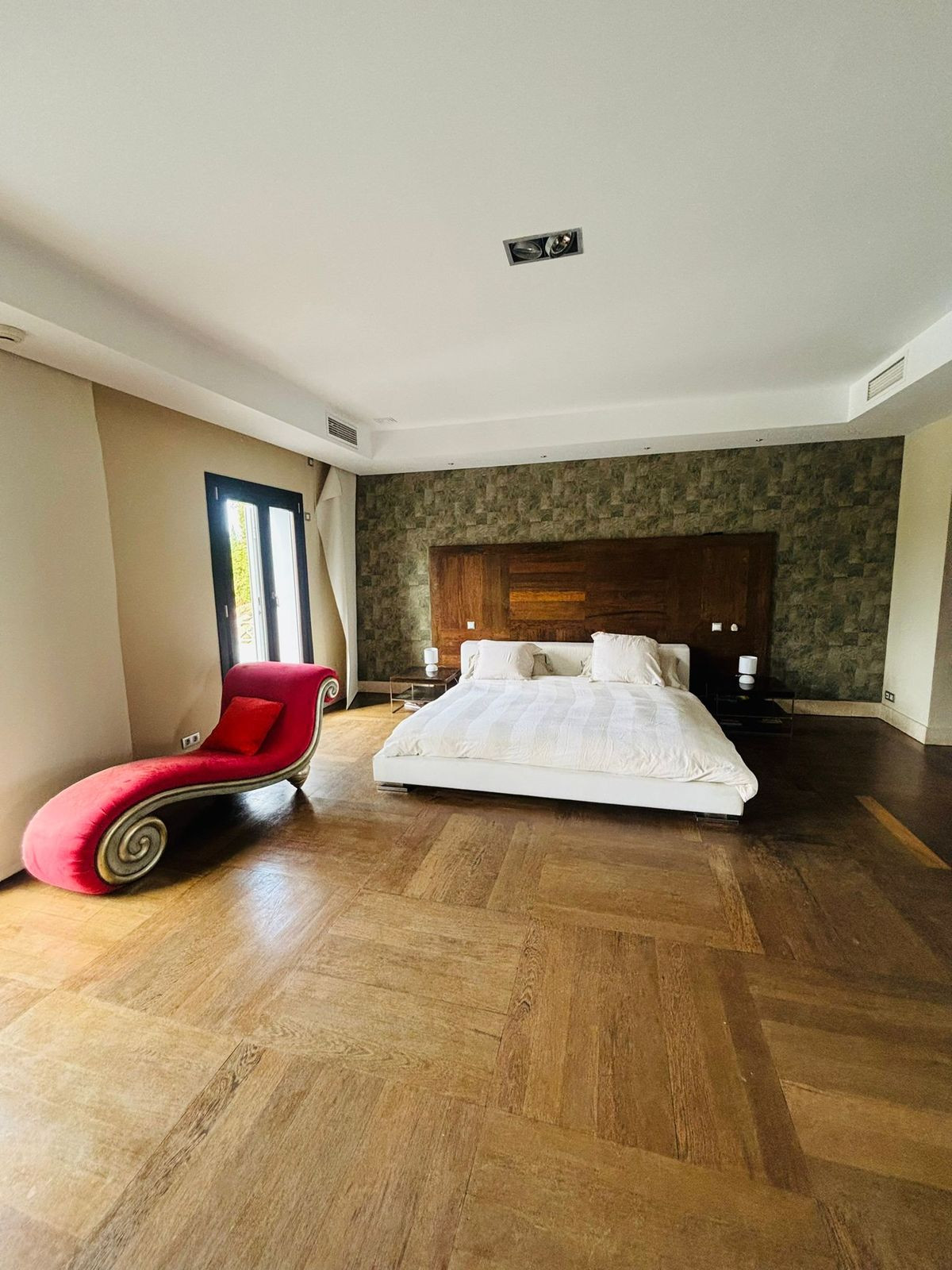Se vende Villa - Chalet de 6 dormitorios en Costa Del Sol, Cadiz, España