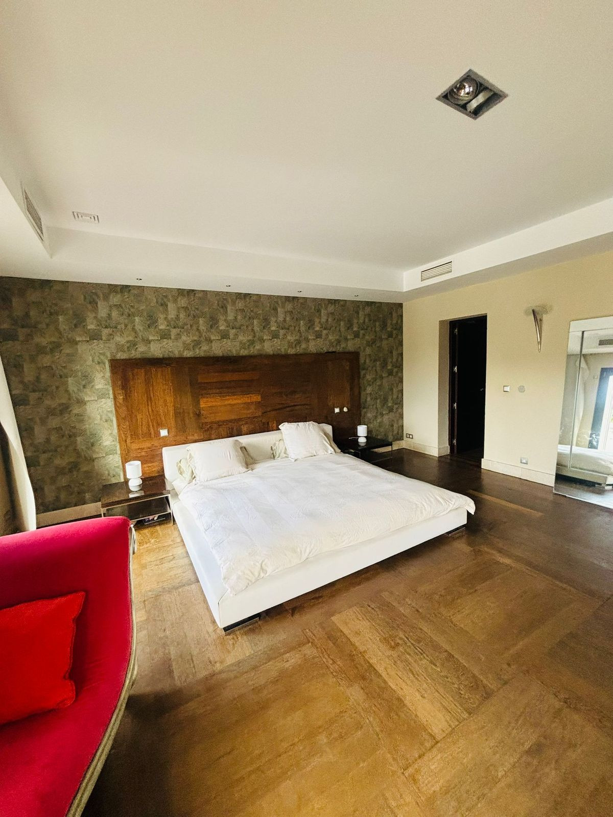 Se vende Villa - Chalet de 6 dormitorios en Costa Del Sol, Cadiz, España