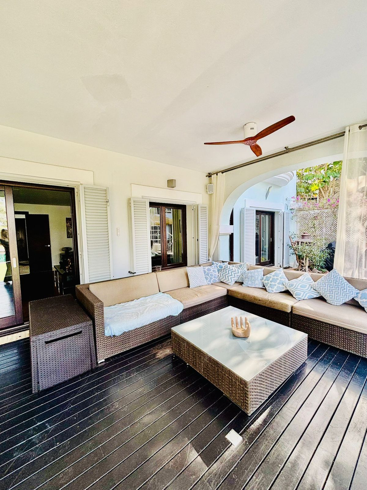 Se vende Villa - Chalet de 6 dormitorios en Costa Del Sol, Cadiz, España
