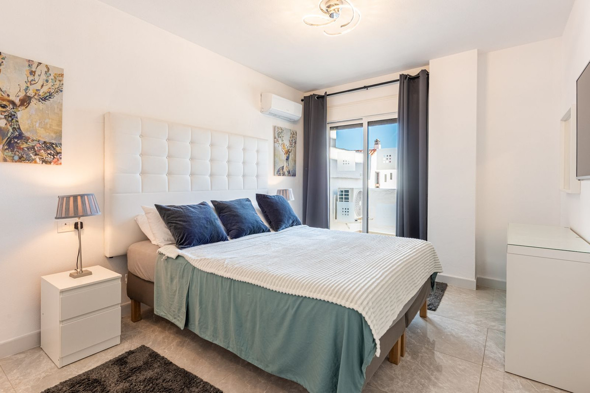 3 Bed Apartment for sale in Nueva Andalucía Costa Del Sol, Málaga, Spain