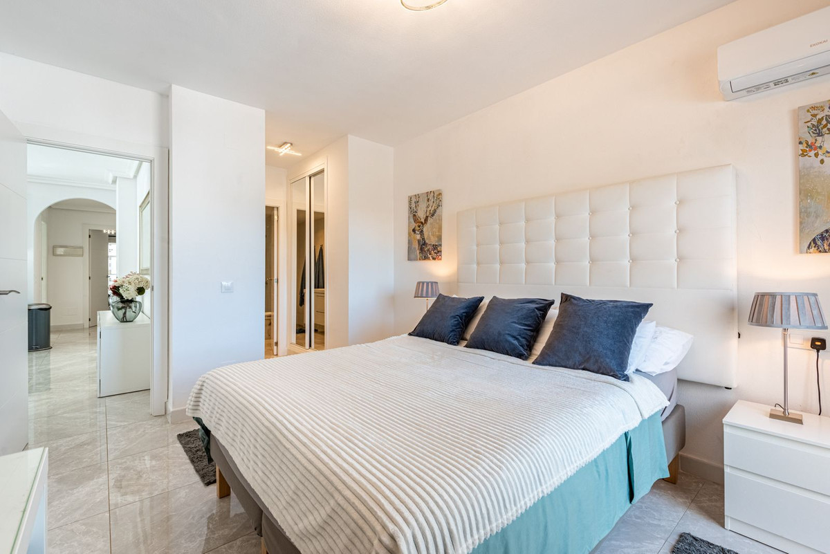 3 Bed Apartment for sale in Nueva Andalucía Costa Del Sol, Málaga, Spain