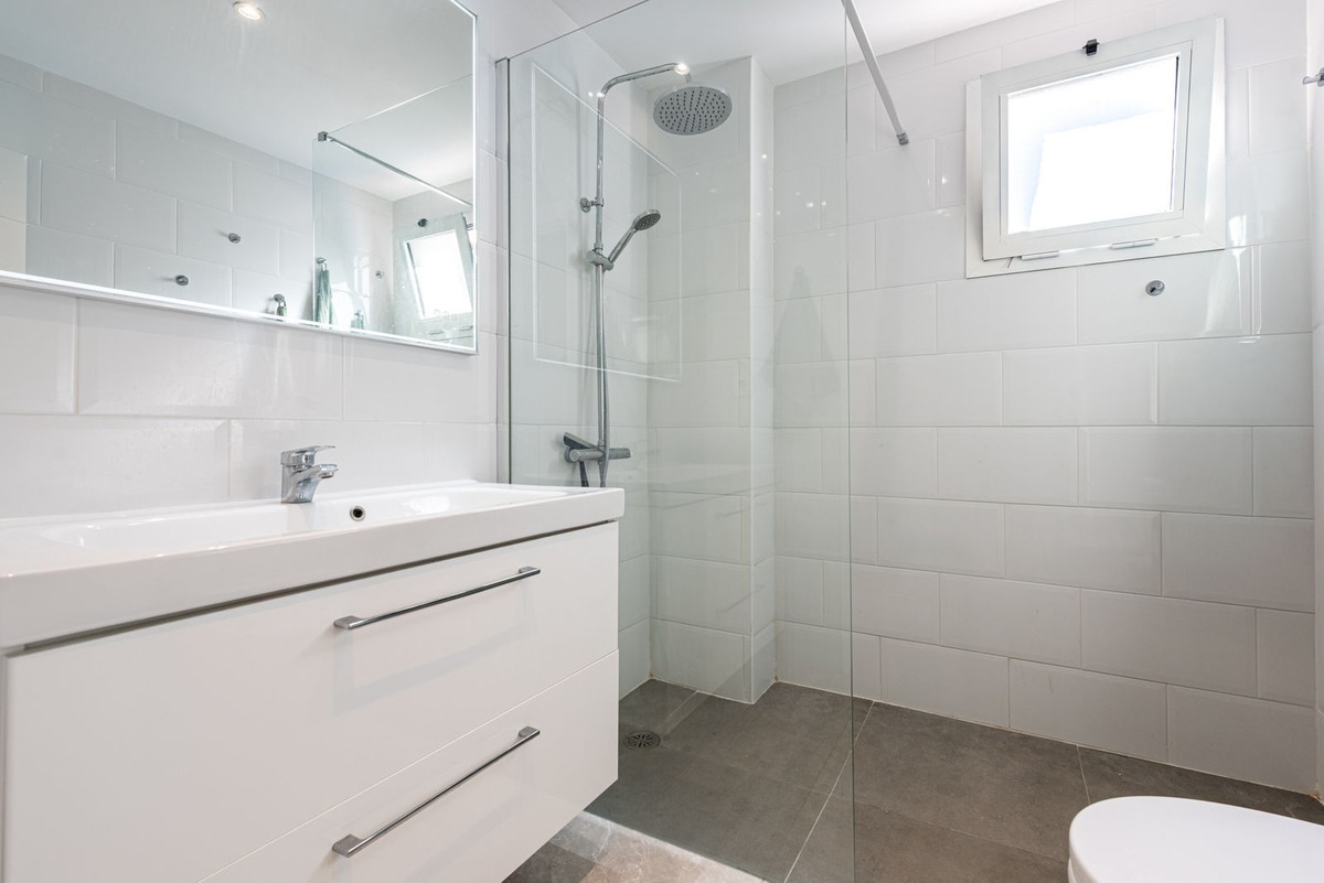 3 Bed Apartment for sale in Nueva Andalucía Costa Del Sol, Málaga, Spain