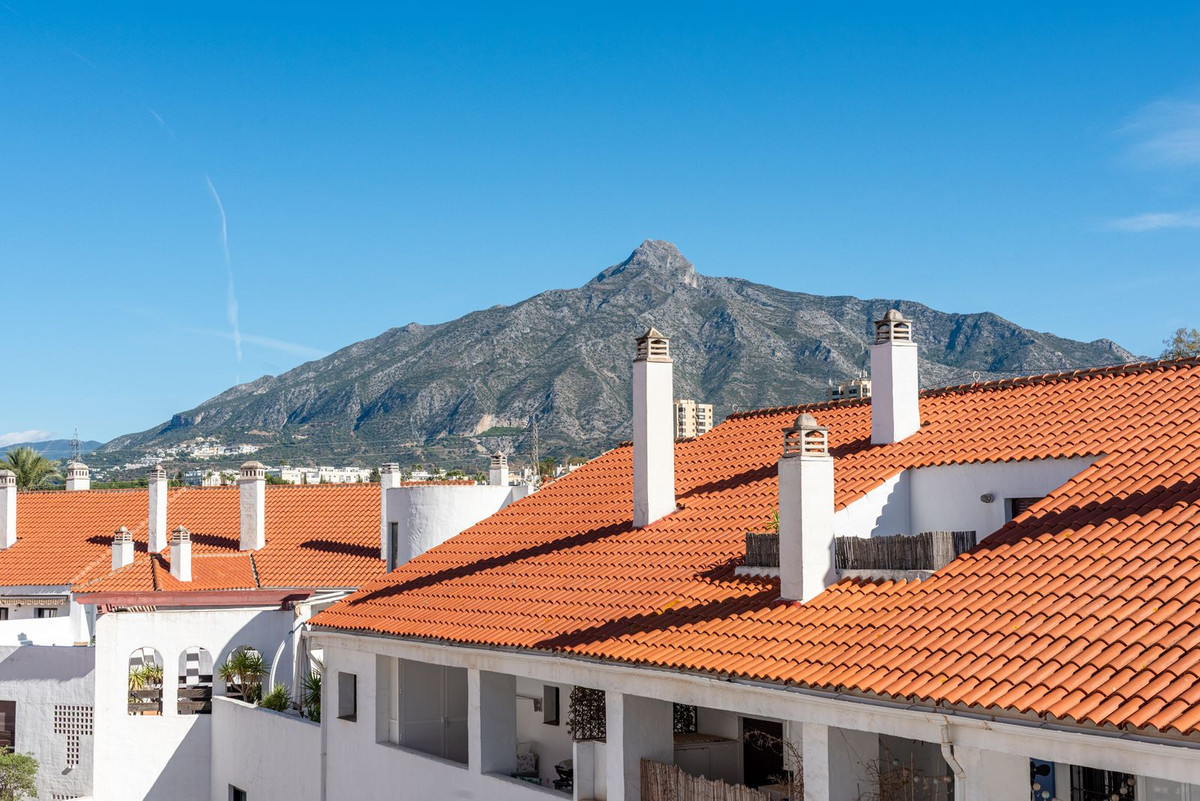3 Bed Apartment for sale in Nueva Andalucía Costa Del Sol, Málaga, Spain