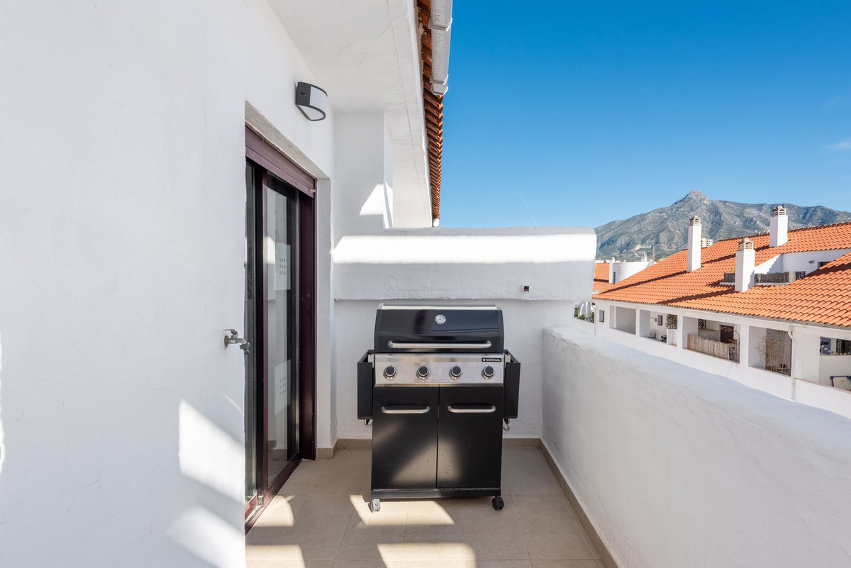 3 Bed Apartment for sale in Nueva Andalucía Costa Del Sol, Málaga, Spain