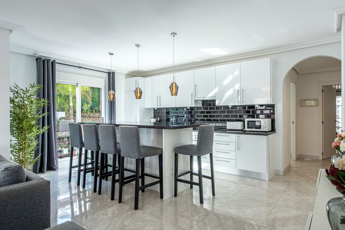 3 Bed Apartment for sale in Nueva Andalucía Costa Del Sol, Málaga, Spain