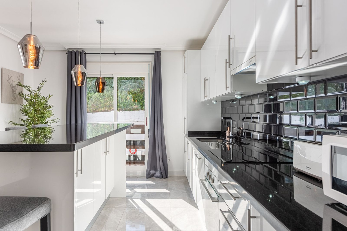 3 Bed Apartment for sale in Nueva Andalucía Costa Del Sol, Málaga, Spain